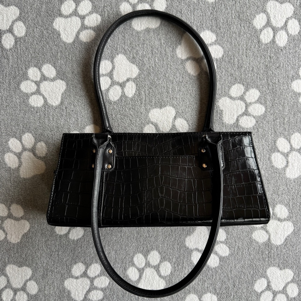Handbag with Silver Heart Hardware - Picture 3 of 12